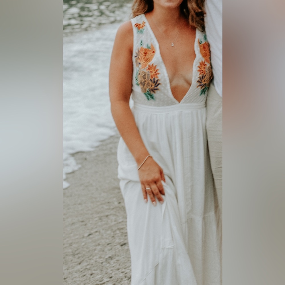White Embroidered Maxi Dress  🌼🌸